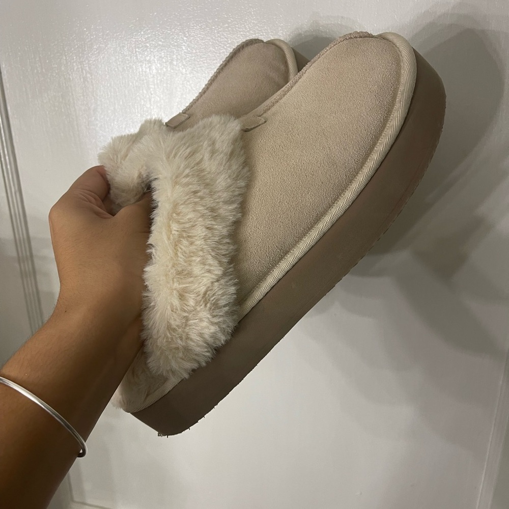 Platform Slippers - Picture 2 of 6